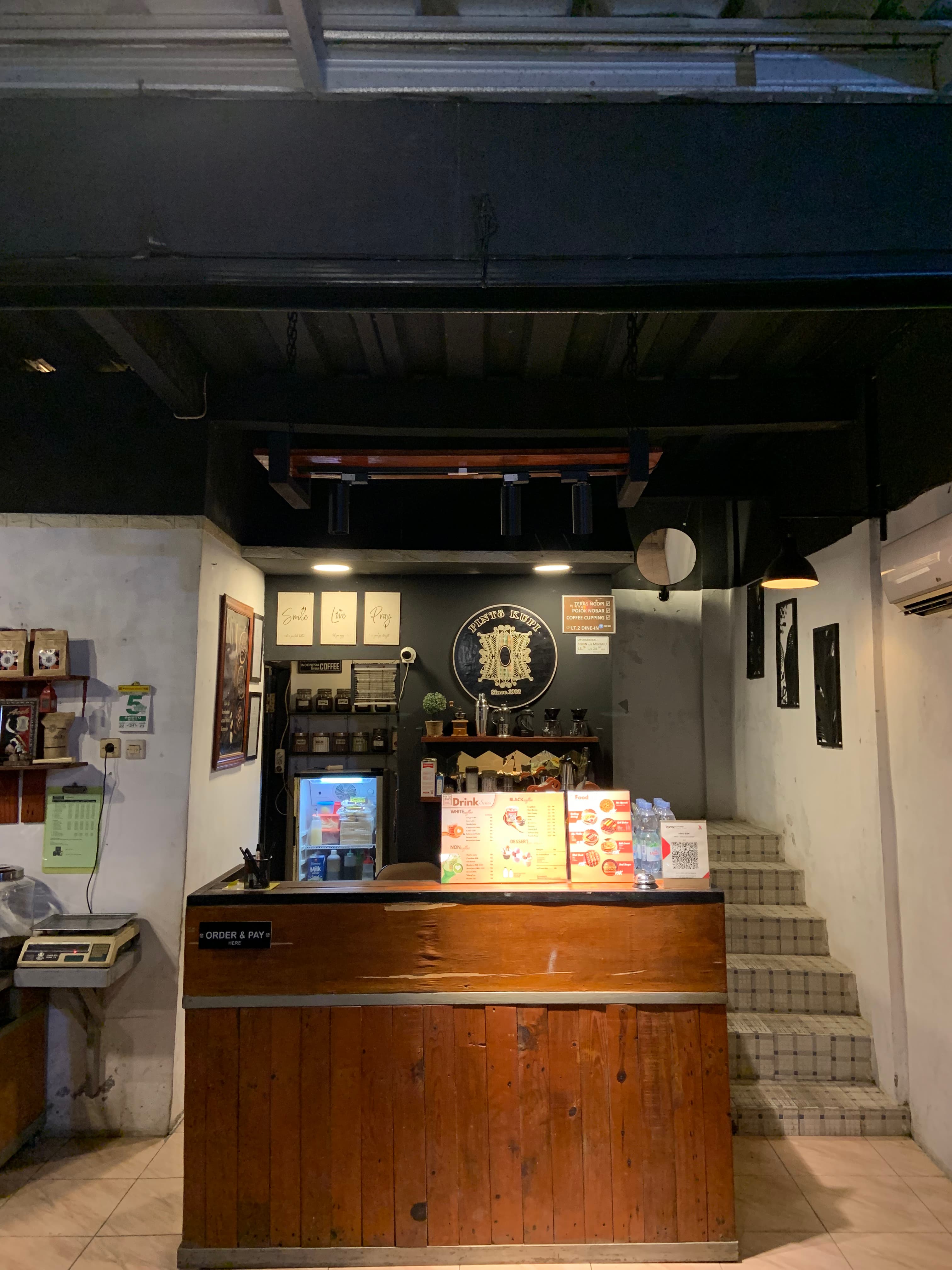 Bar Counter Pinto Kupi